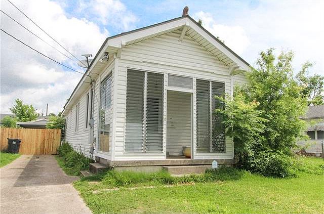 1st image of 2715 Clover St