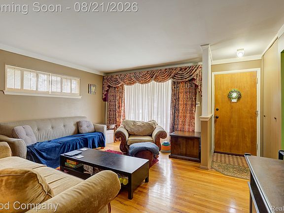 3rd image of 910 School St