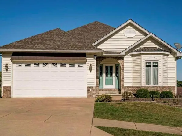 218 Briscoe Blvd, Elsberry, MO 63343