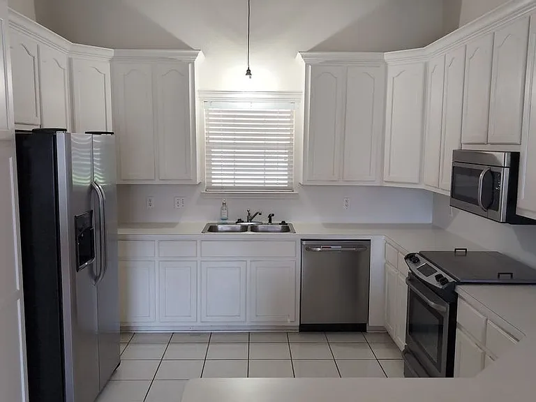7647 Rosewood Dr — Photo 4