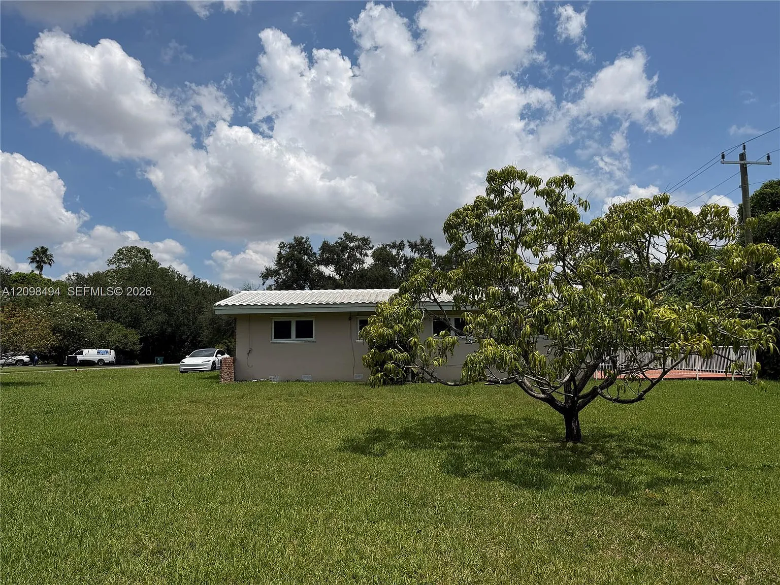 Royal Palm Manor — Photo 3