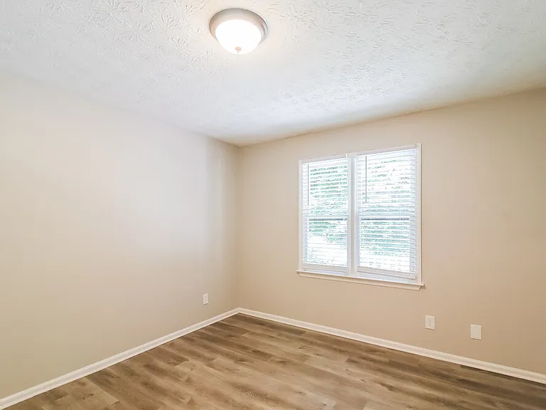 1218 Raleigh Way — Photo 15