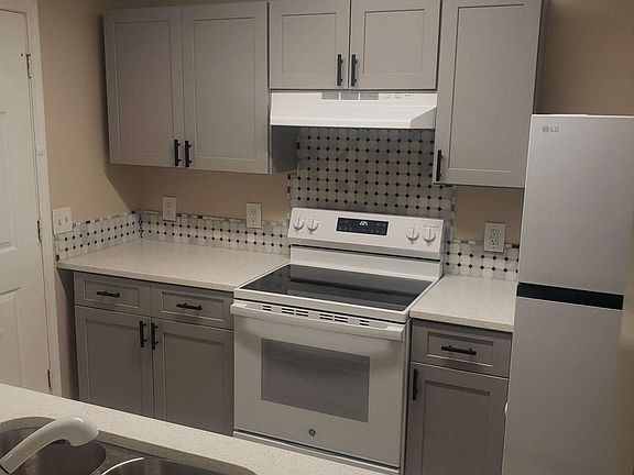 2nd image of 7101 Fairington Ridge Cir