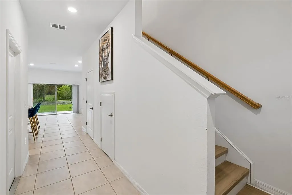 3 bed, 2.5 bath, 1373 sqft, $2,200 — Photo 4