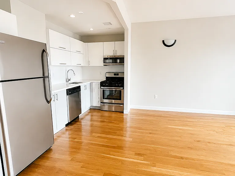 278 6th St #4B — Photo 2