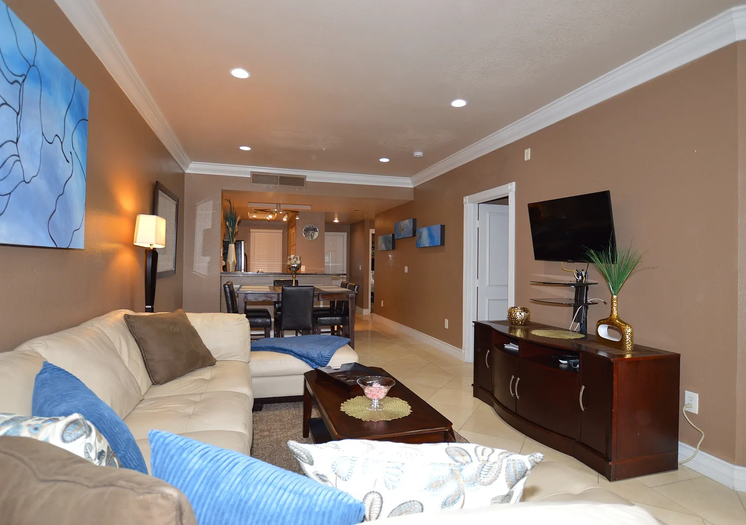 Meridian Furnished 2 Bdr /2 Bath Luxury Condo - Resort Style Living, 1-1/2 Blocks From The Heart ... — Photo 1