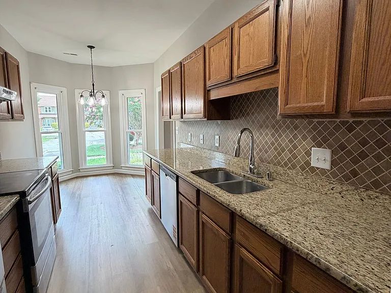 351 S Cherry St — Photo 9