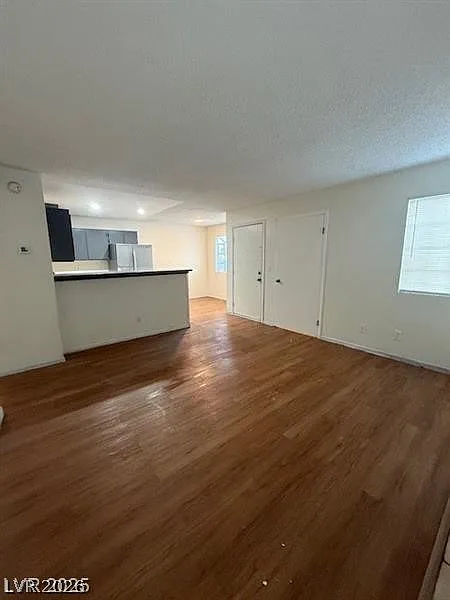 2 bed, 1.0 bath, 3212 sqft, $1,100 — Photo 3