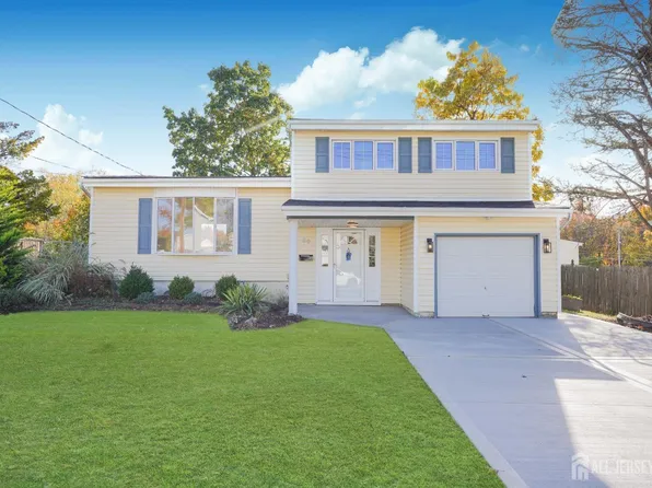 39 Cindy St, Old Bridge, NJ 08857