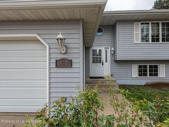 4th image of 927 Eaton Dr