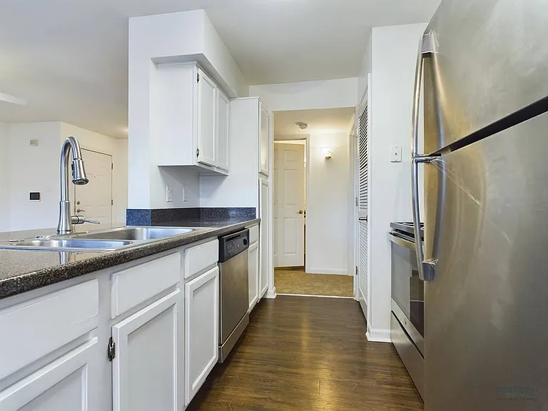 Bridlewood On Westland Apartments — Photo 44