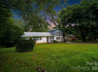 6 Hillview Cir, Asheville, NC 28805
