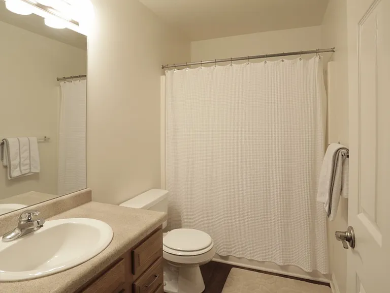 Lakemont Apartments — Photo 12