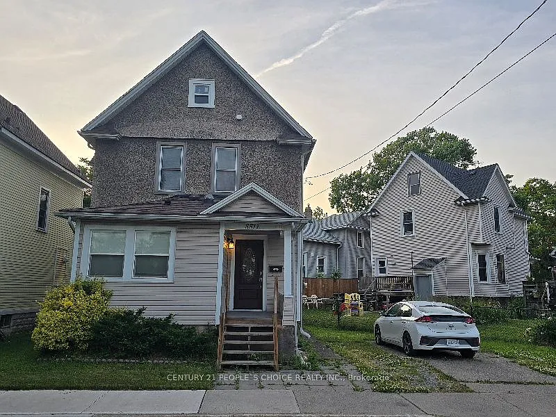 Photo 2 of 26 - 5511 Palmer Ave S - Niagara Falls, ON Building Photo - 5511 Palmer Ave S