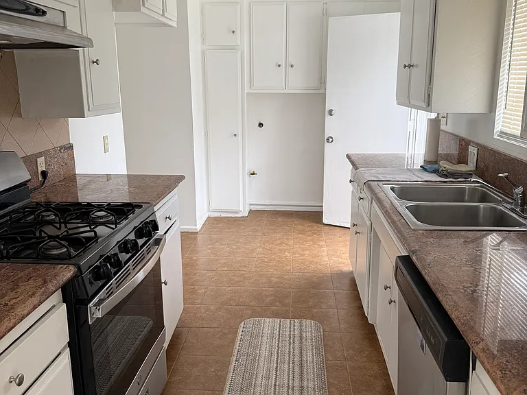 41541 Marine Dr — Photo 22