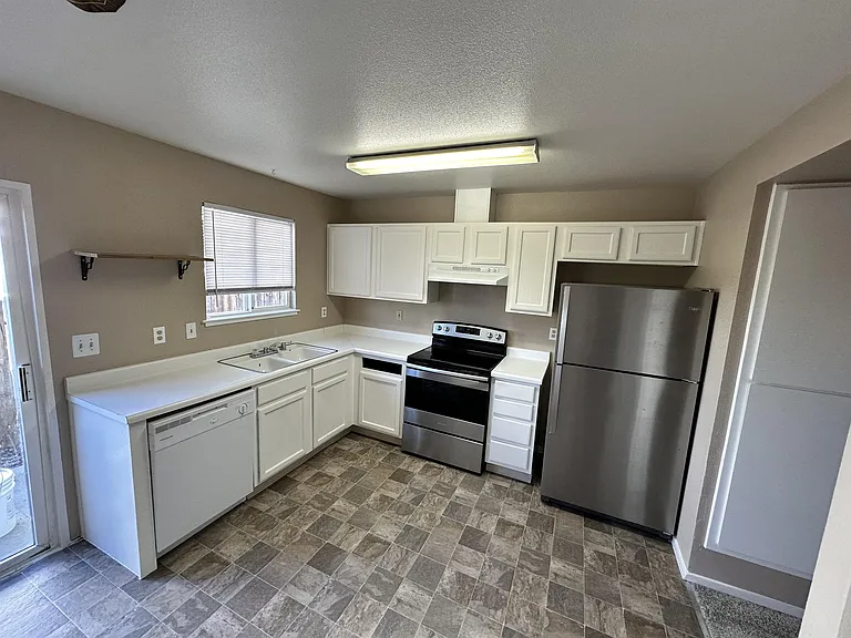 4025 Pheasant Dr #4 — Photo 6