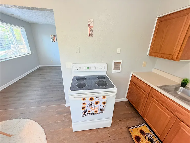 1437 Ambrose Ave #3 — Photo 11
