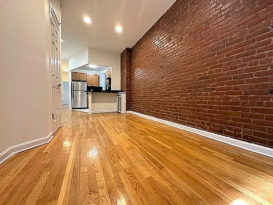 2nd image of 147 E 81st St APT 3e