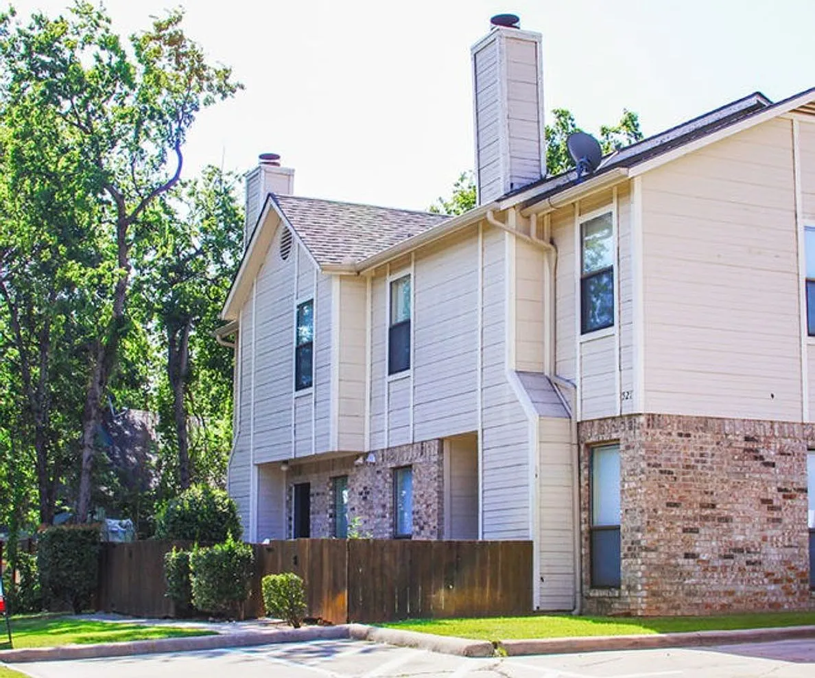 Sycamore Place Townhomes — Photo 3