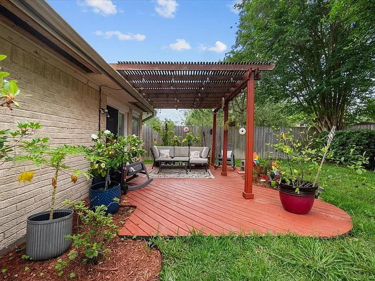 883 Silverpines Rd — Photo 27