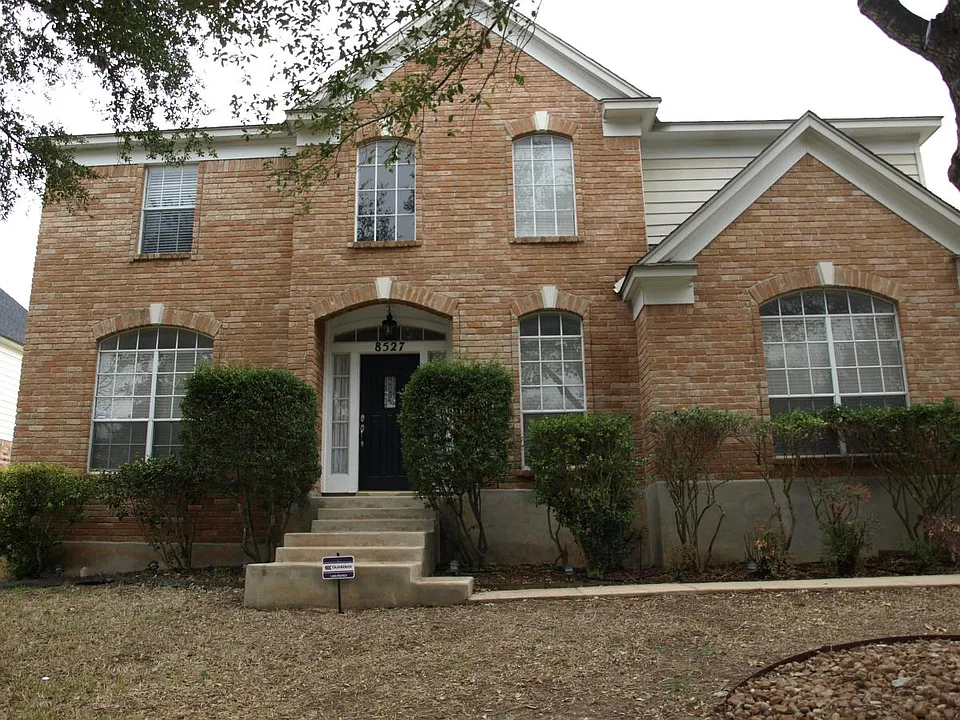 8527 Carlton Woods Dr