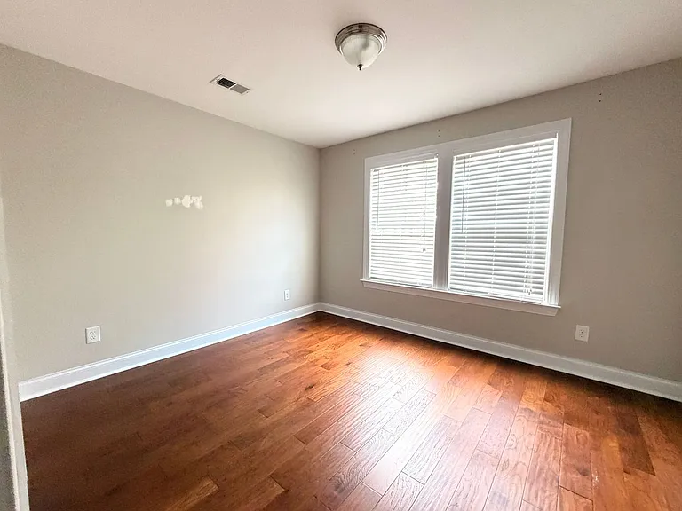4217 Scharite St — Photo 10