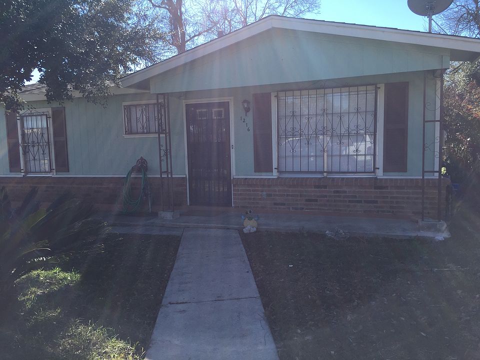 1st image of 1216 E Carson St