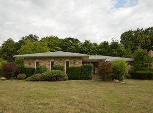 7377 Amber Ln, Brecksville, OH