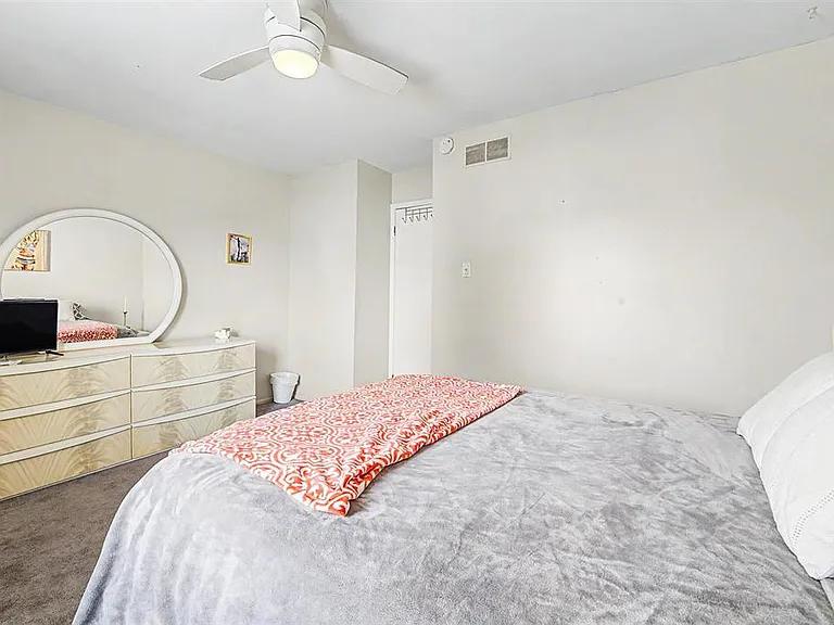 423 Berkshire Dr — Photo 5