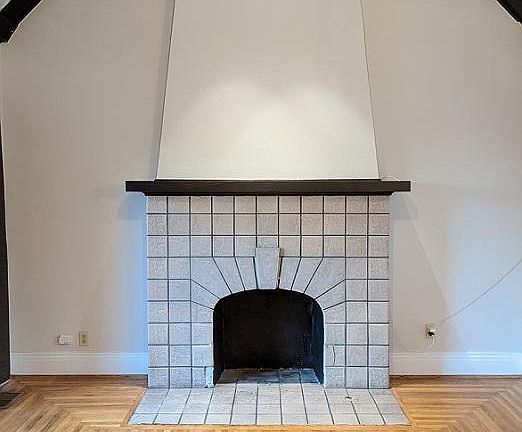 Fireplace (inoperable)