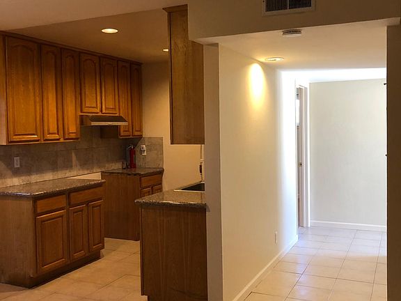 5th image of 37588 Glenmoor Dr