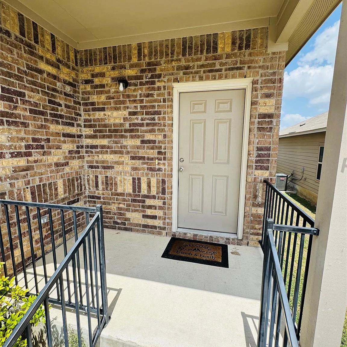 5 bed, 3.5 bath, 2626 sqft, $2,600 — Photo 3