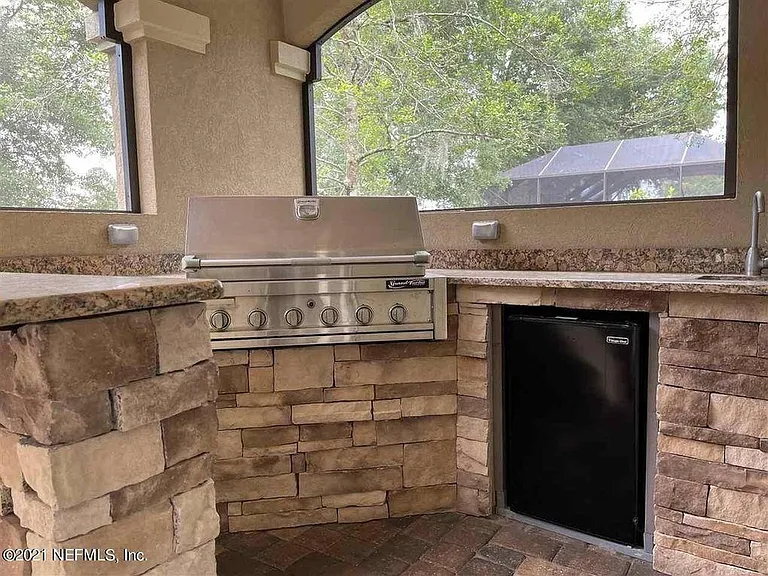 2456 Den St — Photo 10