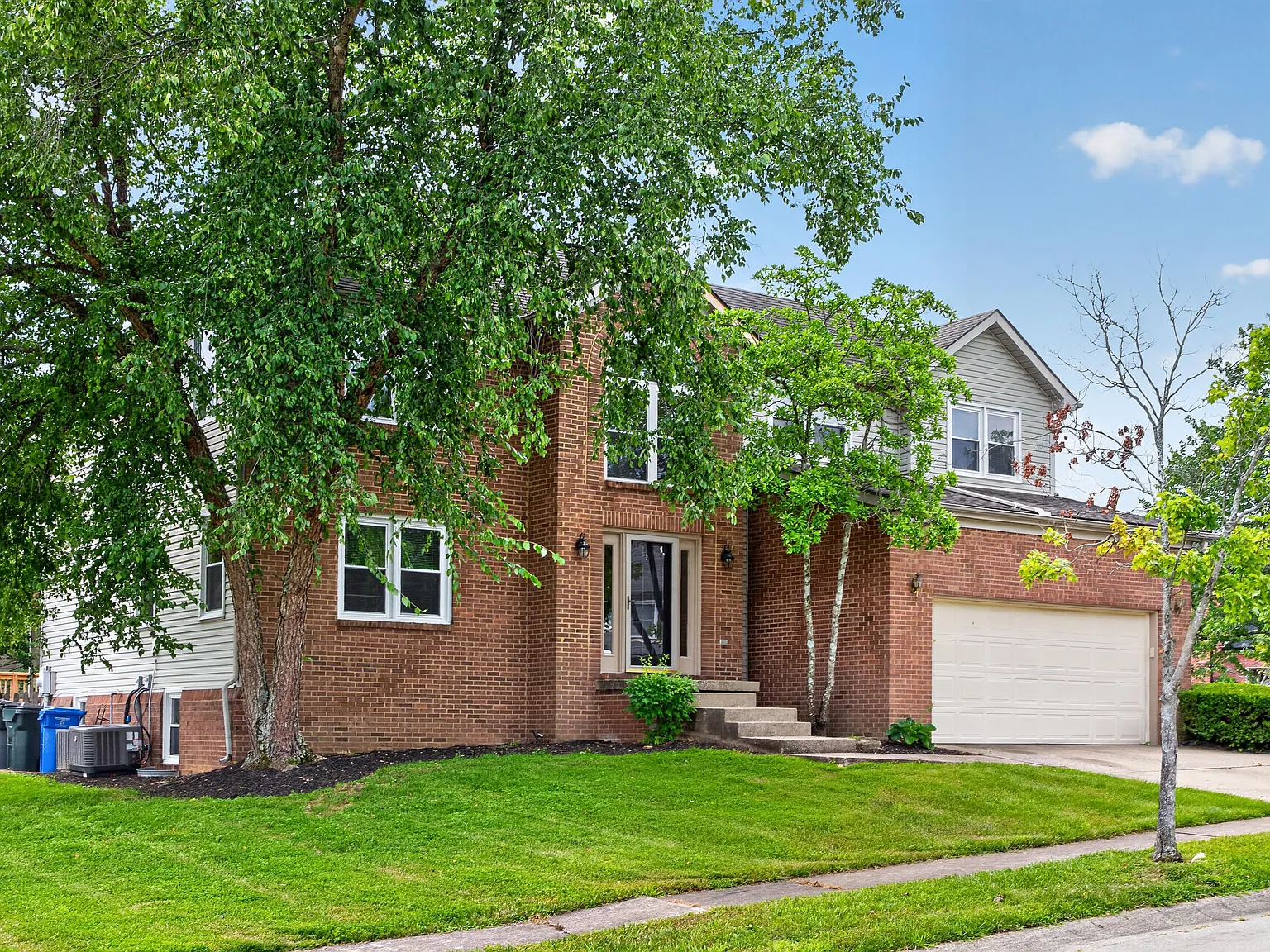 4 bed, 3.5 bath, 3747 sqft, $2,995 — Photo 1