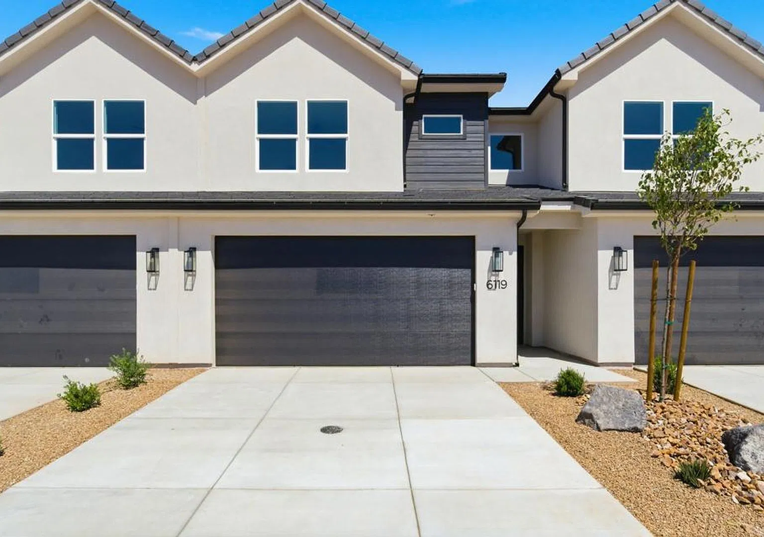 Brand New 3 Bedroom Townhome — Photo 2