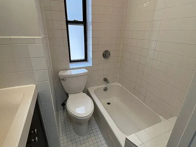 542 E 82nd St #19 — Photo 4