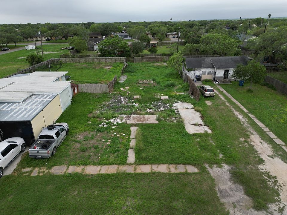2nd image of 408 E 5th St