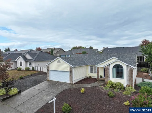 446 NE Fern Ave, Dallas, OR 97338