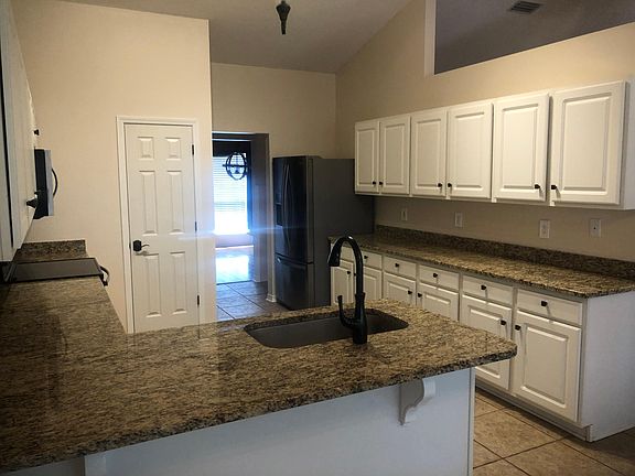 Nice Kitchen, Convenient Pantry