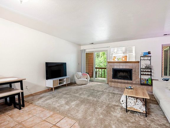 4th image of 745 Arapahoe Ave #202