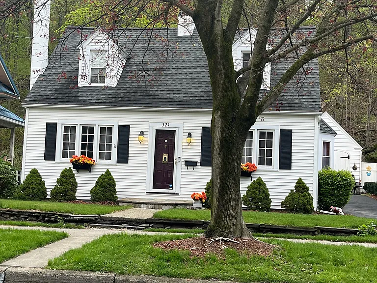 321 Linn St — Photo 42