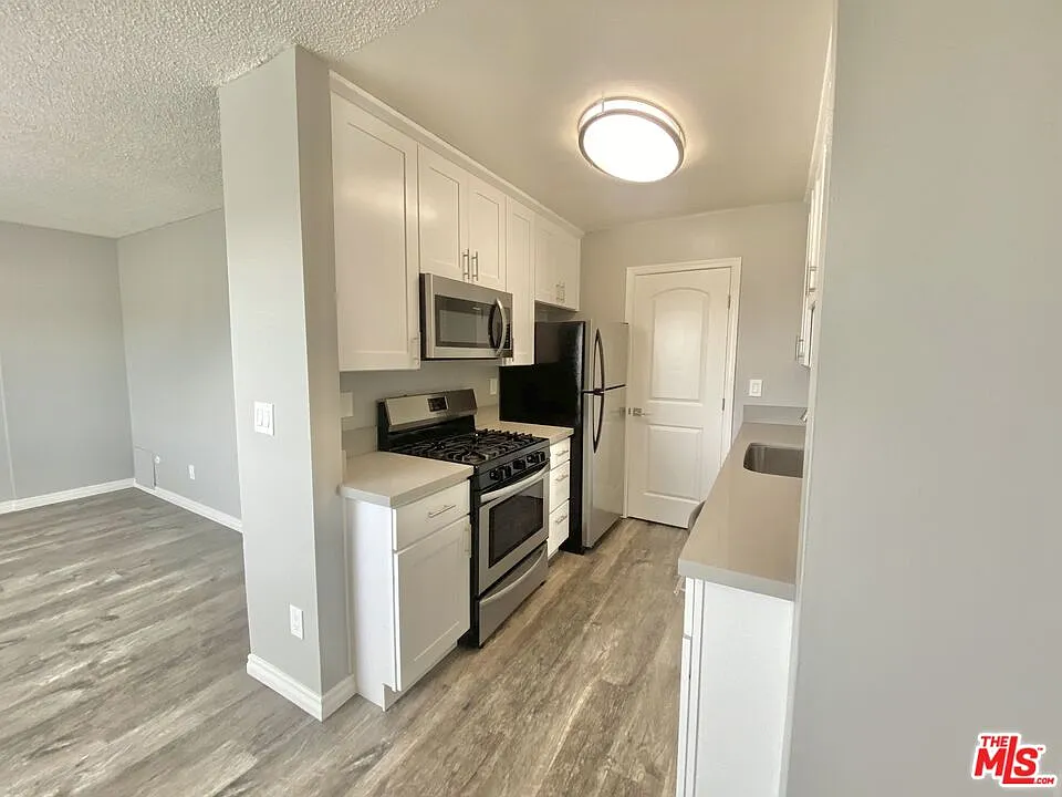 2 bed, 1.0 bath, 900 sqft, $2,695 — Photo 3
