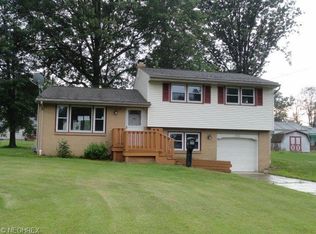 3350 Myrwood Ln, Youngstown, OH