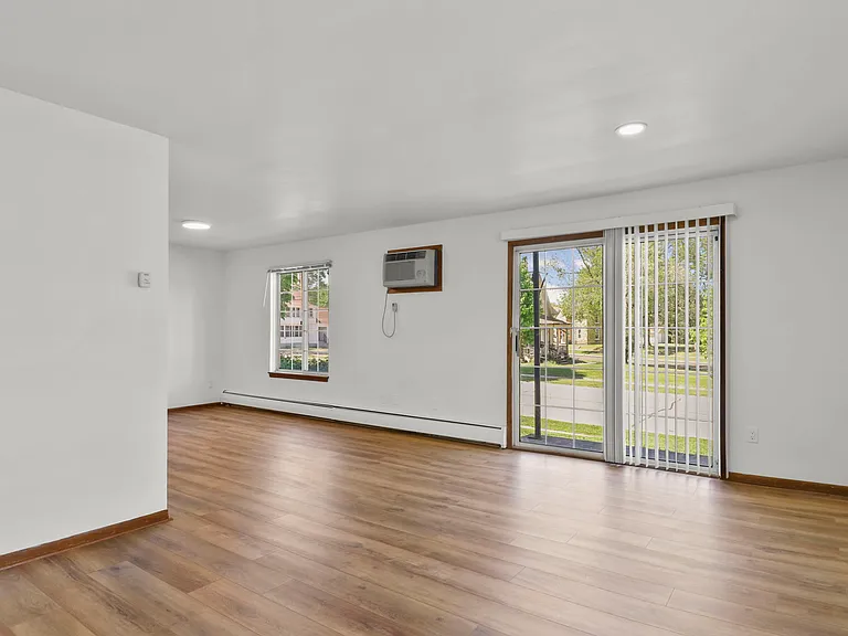526 W Franklin St #4 — Photo 23