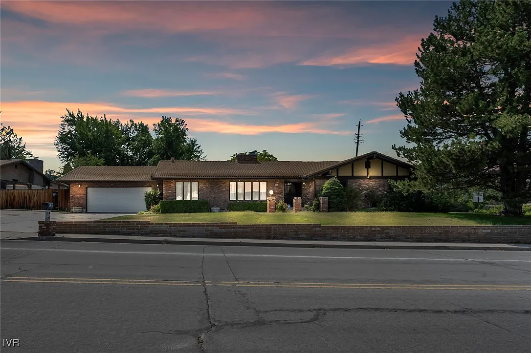 1725 Aquila Ave photo 1