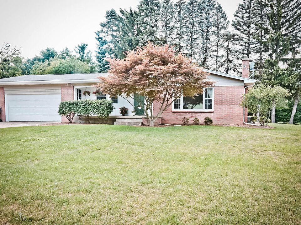 1st image of 811 Paradise Lake Dr SE