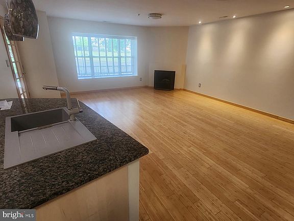 5th image of 1510 Carol Ct
