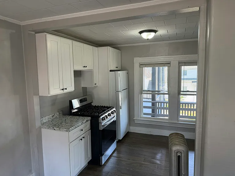319 Hanover St #4 — Photo 13