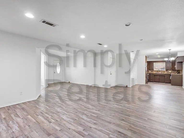 705 Plano St — Photo 28