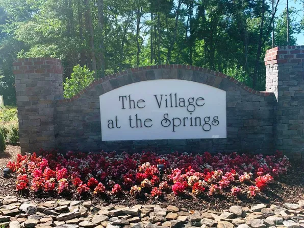 306 Village Cir #76, Anniston, AL 36207